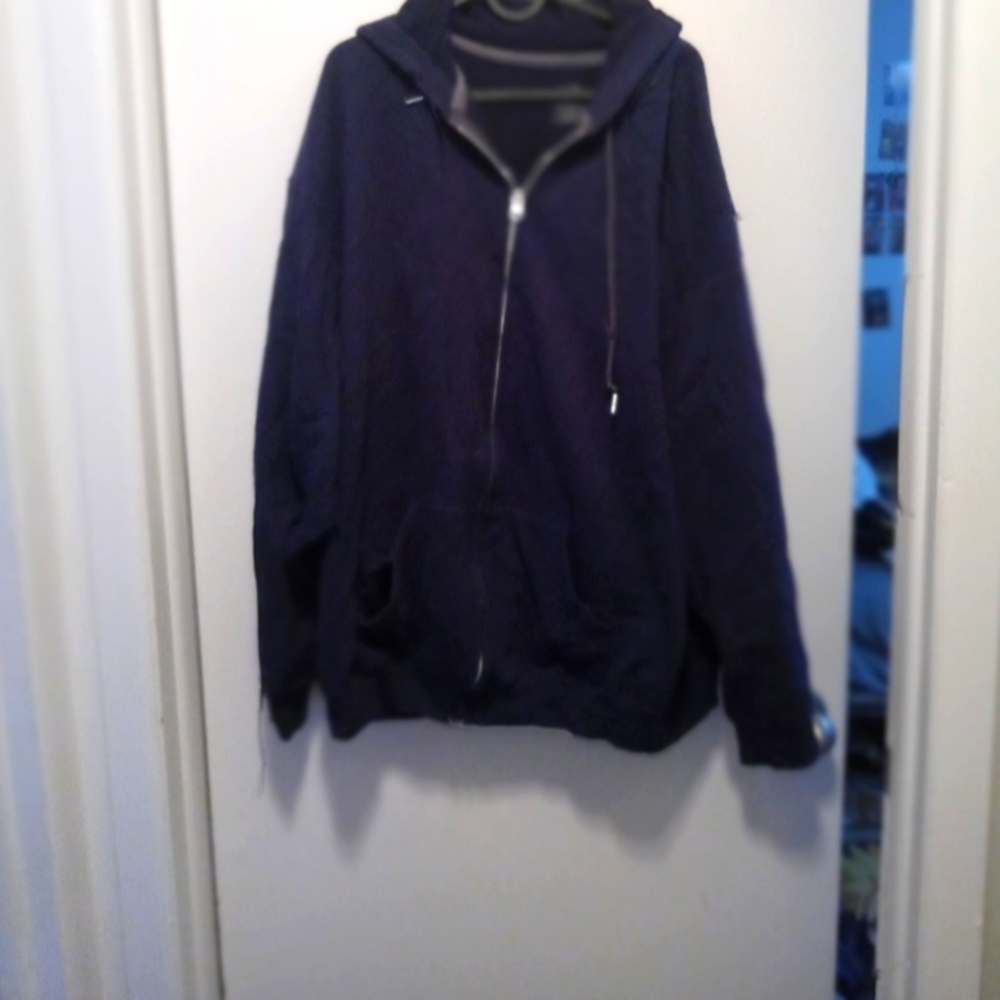 Basic hooded zip up sweatshirt